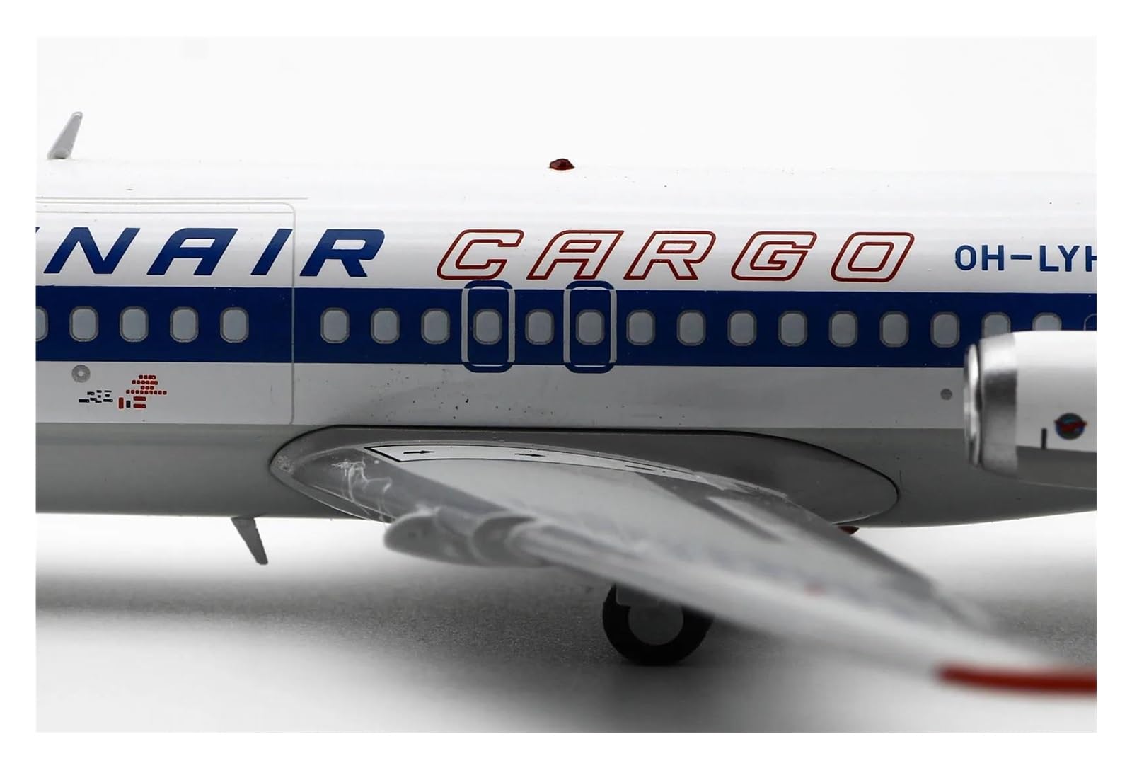 Amazon | 飛行機 模型 完成品 1:200 フィンエアー貨物マクドネル